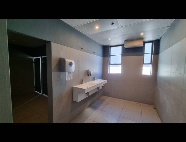 450M² BUSINESS TO LET IN WOODSTOCK